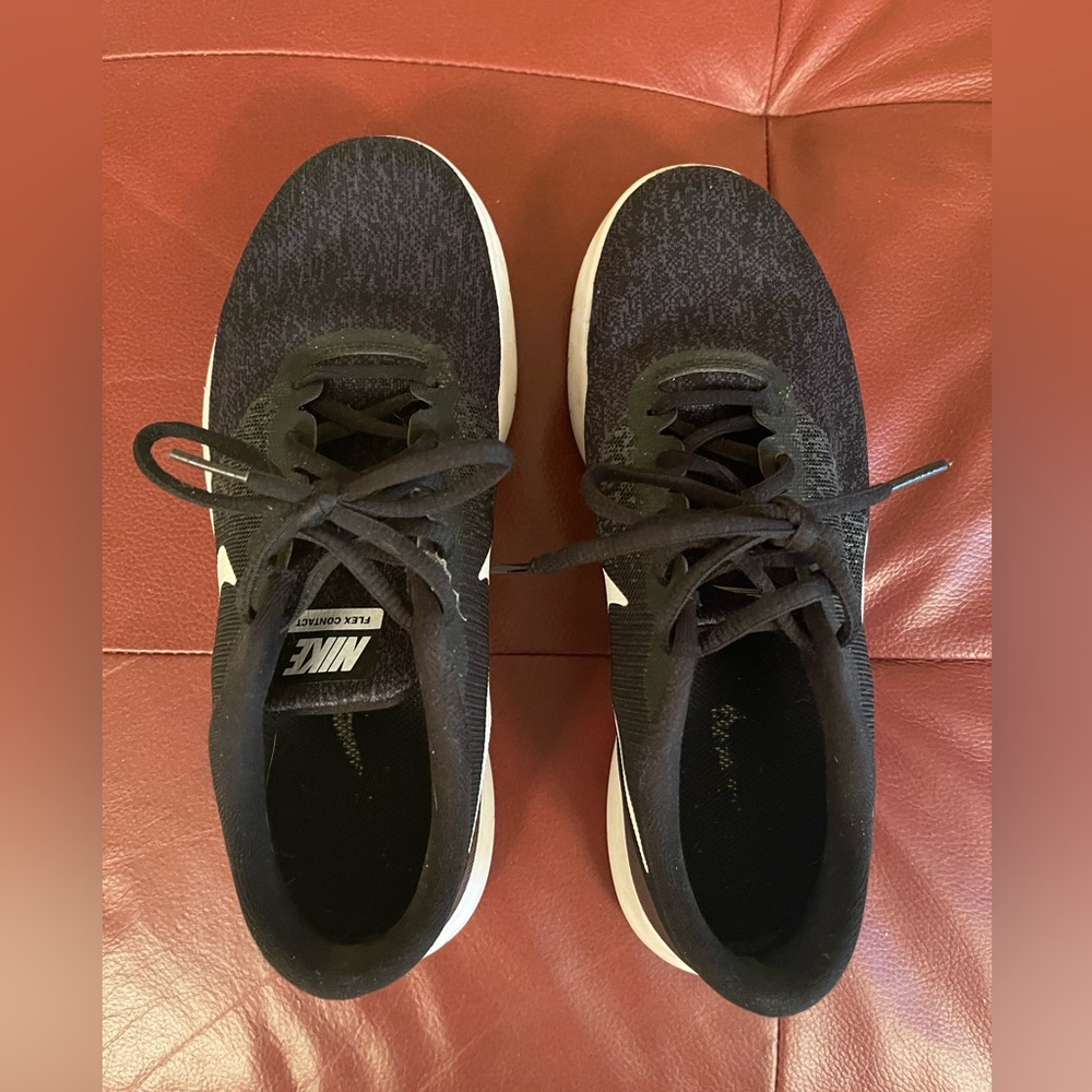 Nike Flex Contact shoes. Black. Great used condition.  Size 8